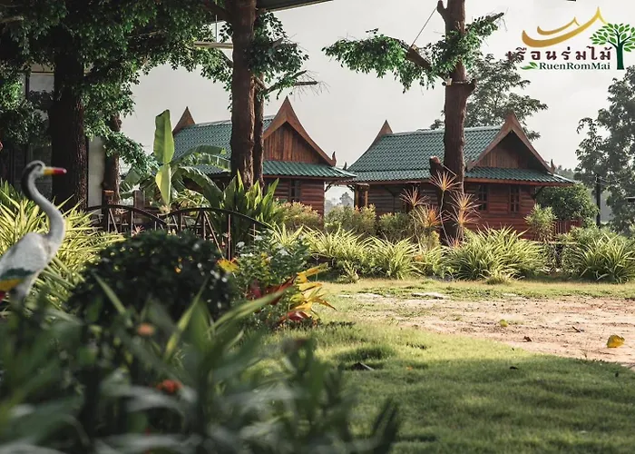 เรือนร่มไม้รีสอร์ท Ruenrommai Resort