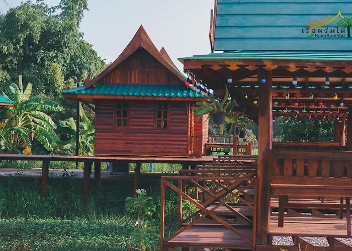 เรือนร่มไม้รีสอร์ท Ruenrommai Resort