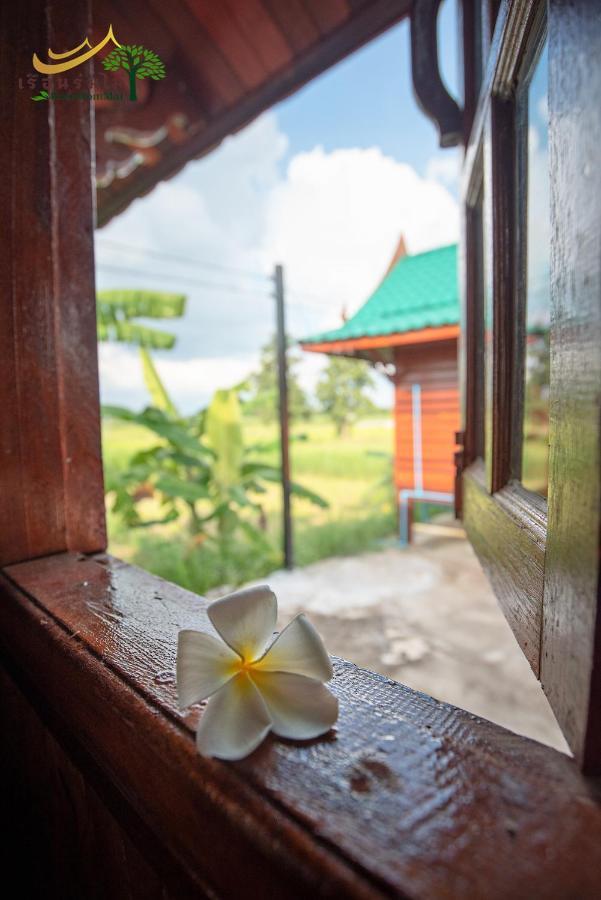 เรือนร่มไม้รีสอร์ท Ruenrommai Hébergement de vacances Klang Mun